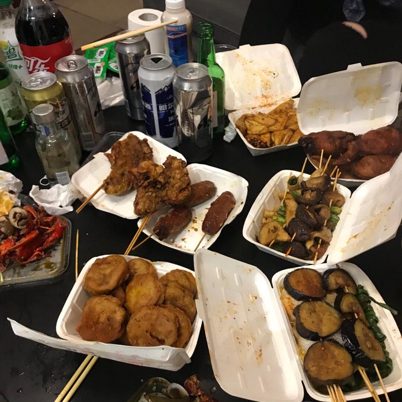 夜宵外卖：城市夜晚的味蕾盛宴